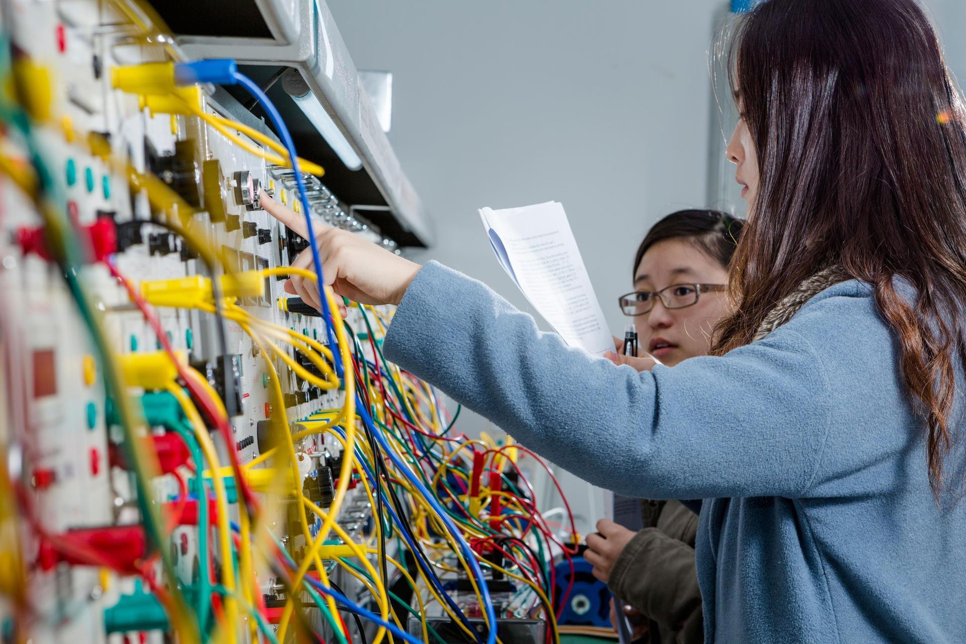 破發股電氣風電上半年虧損3.7億 2021年上市募資29億